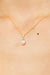 Modelo portando Gargantilla en oro de 18k con perla natural cultivada de 8mm y 0.21 ct. de diamantes joyeria monterrey joyeria querétaro