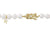 Detalle de perlas con dije de letra m con broche en forma de moño en oro amarillo 18k